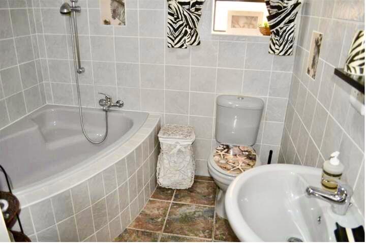 To Let 1 Bedroom Property for Rent in Mossel Bay Central Western Cape